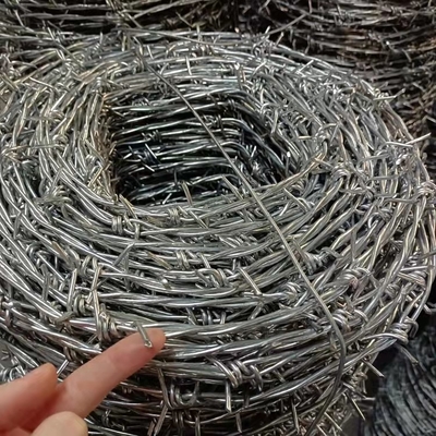2.8mm ~ 1.8mm Pagar Kawat Duri Penjara Kawat Berduri Galvanis Dicelup Panas anti oksidasi