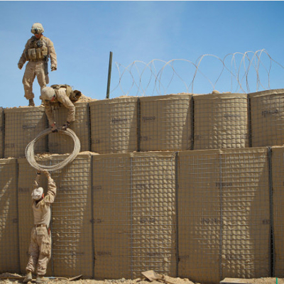 Warna Pasir Welded Mesh Military Hesco Barrier Wall 24 Inches